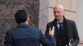 Понедельник. Москва. Арбитры РФПЛ прибывают в Дом футбола. Тимур АРСЛАНБЕКОВ и Сергей КАРАСЕВ.