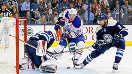 Сергей БОБРОВСКИЙ (№72) и Коннор МАКДЭВИД (№97).