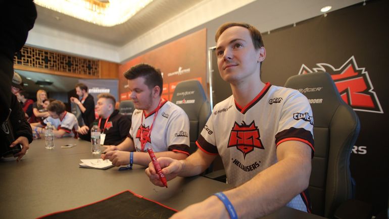 Тренер HellRaisers. Фото starladder Тренер HellRaisers. Фото starladder