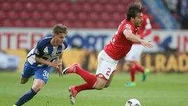 "Майнц" побеждает "Герту", "Шальке" уступает "Дармштадту"