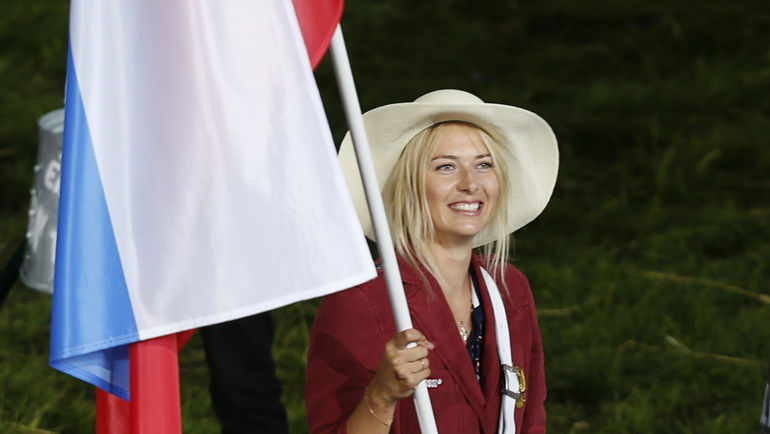 27 июля 2012 года. Лондон. Мария ШАРАПОВА - знаменосец сборной России на церемонии открытия Олимпийских игр. Фото REUTERS 27 июля 2012 года. Лондон. Мария ШАРАПОВА - знаменосец сборной России на церемонии открытия Олимпийских игр. Фото REUTERS