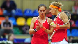 Сегодня. Дарья КАСАТКИНА (слева) и Елена ВЕСНИНА проиграли решающий парный поединок бельгийкам.