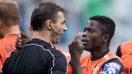 Нерезонансное судейство на лучшем газоне в стране. Откровения тура