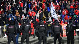 В Ростове ОМОН избил фанатов "Спартака". Подробности
