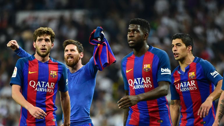 СЕРХИ РОБЕРТО, Лионель МЕССИ, Самюэль ЮМТИТИ и Луис СУАРЕС. Фото AFP СЕРХИ РОБЕРТО, Лионель МЕССИ, Самюэль ЮМТИТИ и Луис СУАРЕС. Фото AFP