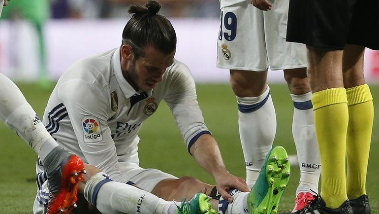 Гарет БЭЙЛ не смог доиграть матч из-за повреждения. Фото REUTERS Гарет БЭЙЛ не смог доиграть матч из-за повреждения. Фото REUTERS