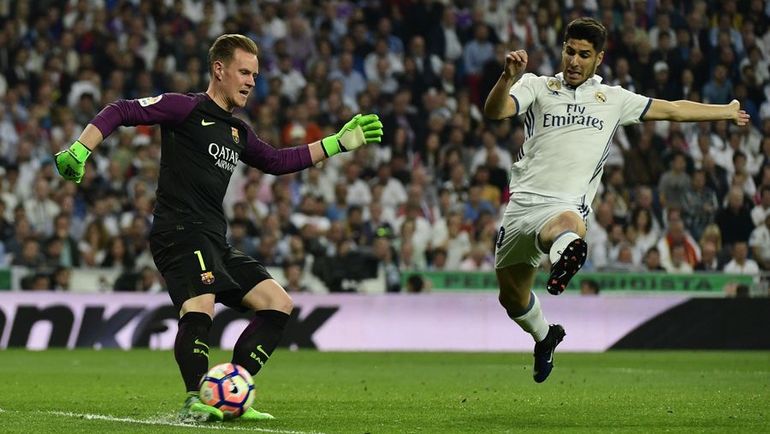 Марк-Андре ТЕР ШТЕГЕН против Марко АСЕНСИО. Фото AFP Марк-Андре ТЕР ШТЕГЕН против Марко АСЕНСИО. Фото AFP