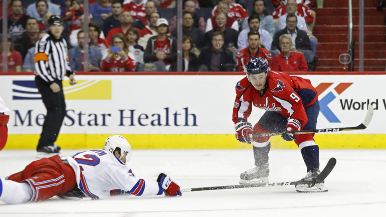 Дмитрий ОРЛОВ (справа) набрал два очка в шести матчах – и это лучший результат среди российских защитников. Фото USA TODAY Sports Дмитрий ОРЛОВ (справа) набрал два очка в шести матчах – и это лучший результат среди российских защитников. Фото USA TODAY Sports