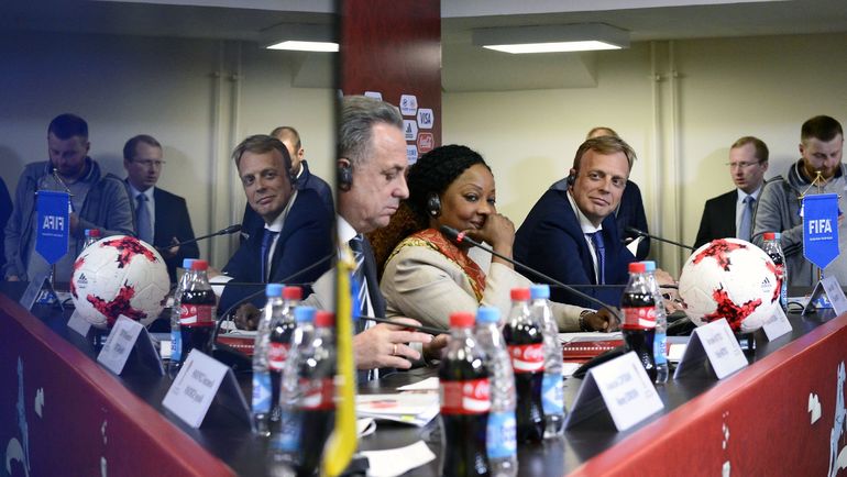 Сегодня. Санкт-Петербург. Слева направо: Виталий МУТКО, Фатма САМУРА и Колин СМИТ. Фото AFP Сегодня. Санкт-Петербург. Слева направо: Виталий МУТКО, Фатма САМУРА и Колин СМИТ. Фото AFP