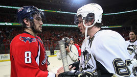 Соперничество Александра ОВЕЧКИНА (слева) и Сидни КРОСБИ – одно из ключевых противостояний мирового спорта в последнее десятилетие.