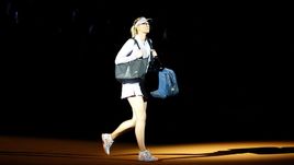 Среда. Штутгарт. Мария ШАРАПОВА выходит на свой первый за 15 месяцев матч.