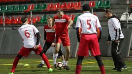 С мячом - Евгений ЗЫРЯНКИН.