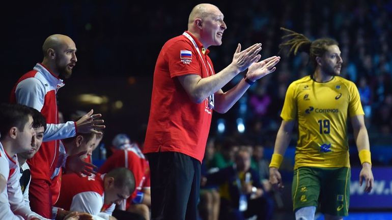 Дмитрий ТОРГОВАНОВ (в центре). Фото AFP Дмитрий ТОРГОВАНОВ (в центре). Фото AFP