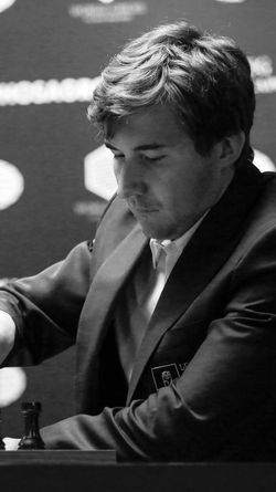 НОМЕР ГАЗЕТЫ ОТ 30 ноября (№ 7214) : КАРЯКИН - УЖЕ ГЕРОЙ, А МОЖЕТ СТАТЬ ЛЕГЕНДОЙ