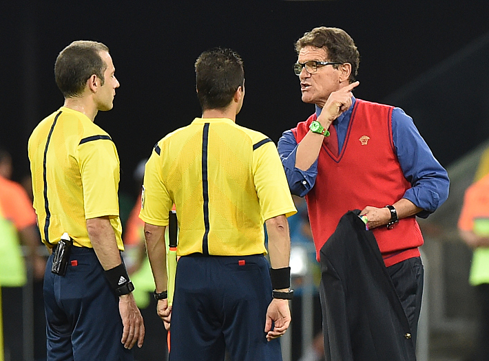 26 июня 2014 года. Куритиба. Алжир – Россия – 1:1. Судейство Джюнейта Чакыра вызвало вопросы у Фабио КАПЕЛЛО. Фото - Александр ФЕДОРОВ,