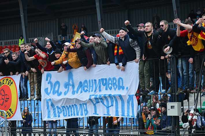 21 марта. Тула. Центральный стадион во время просмотра матча