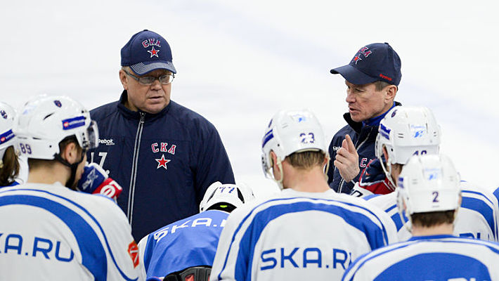 Понедельник. Санкт-Петербург. Вячеслав БЫКОВ (справа) и Игорь ЗАХАРКИН проводят тренировку СКА. Фото photo.khl.ru