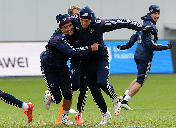 Юрий ЖИРКОВ и Артем ДЗЮБА. Фото – Алексей ИВАНОВ,