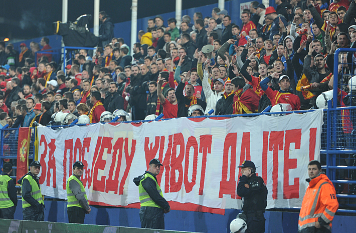 Фанатские баннеры на стадионе