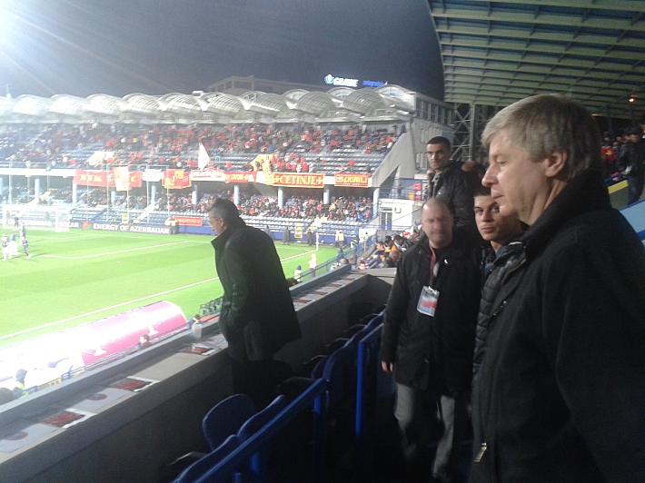 Николай ТОЛСТЫХ на трибуне стадионе
