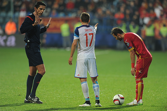 Главный арбитр матча Черногория - Россия Дениз АЙТЕКИН. Фото - Александр ФЕДОРОВ,