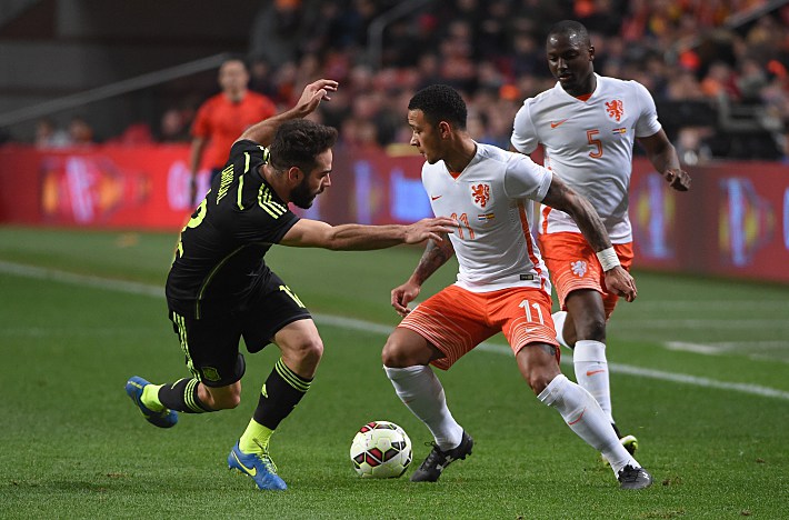 Вторник. Амстердам. Голландия - Испания - 2:0. В атаке Мемфис ДЕПАЙ. Фото AFP