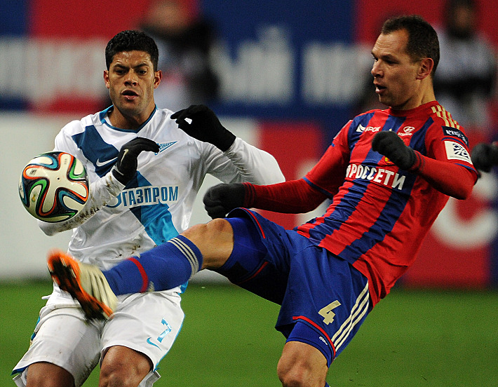 Сергей ИГНАШЕВИЧ (справа) против ХАЛКА. Фото - Алексей ИВАНОВ,