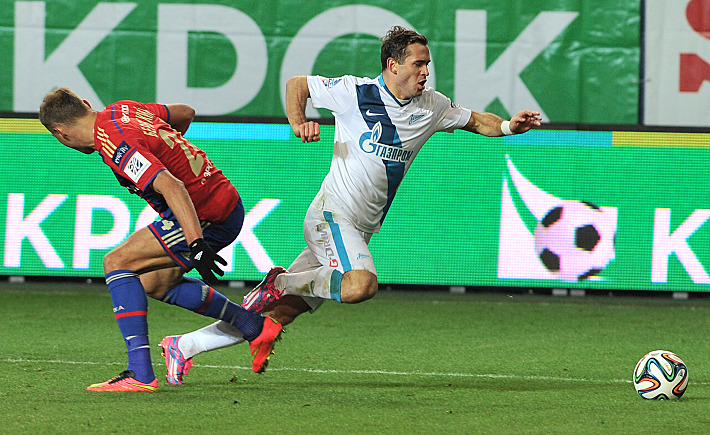 Василий БЕРЕЗУЦКИЙ против Александра КЕРЖАКОВА. Фото - Алексей ИВАНОВ,