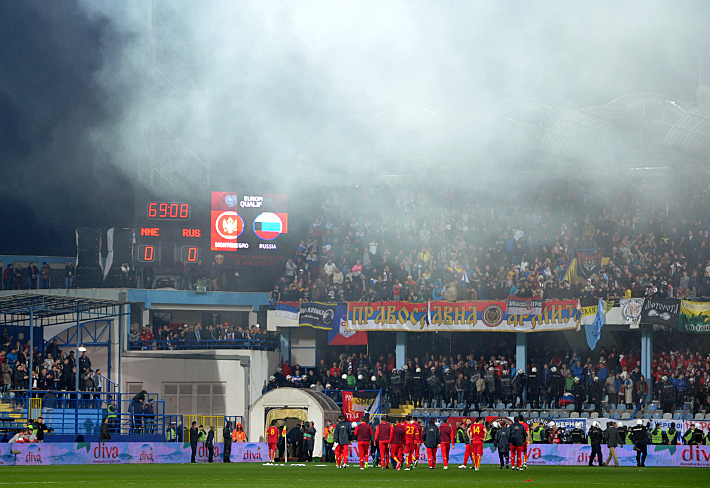 27 марта. Подгорица. Черногория - Россия. Игра была окончательно остановлена на 67-й минуте. Фото - Александр ФЕДОРОВ,