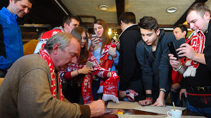 11 апреля. Москва. Олег РОМАНЦЕВ на встрече с болельщиками