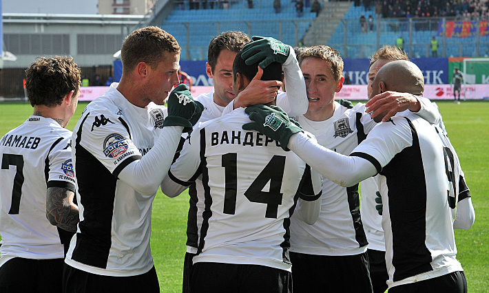 88-я минута. Только что ВАНДЕРСОН сравнял счет. Фото - Алексей ИВАНОВ,