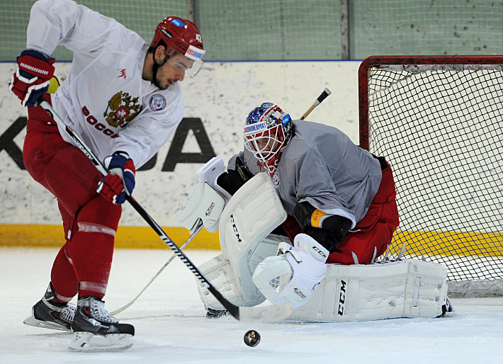 Среда. Новогорск. Сергей БОБРОВСКИЙ на тренировке сборной России. Фото - Александр ФЕДОРОВ,