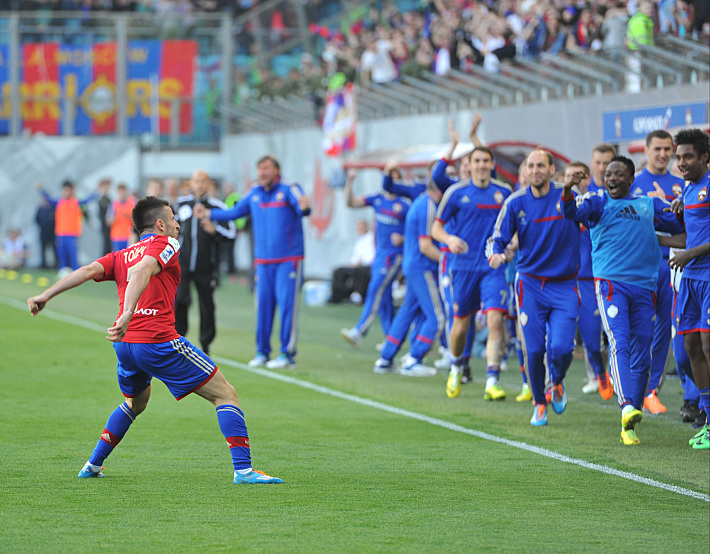 Радость автора золотого гола Зорана ТОШИЧА. Фото - Александр ФЕДОРОВ,