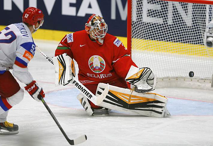 Суббота. Острава. Белоруссия - Россия - 0:7. 43-я минута. Нападающий россиян Сергей ШИРОКОВ реализует буллит в ворота Игоря БРИКУНА. Фото - REUTERS