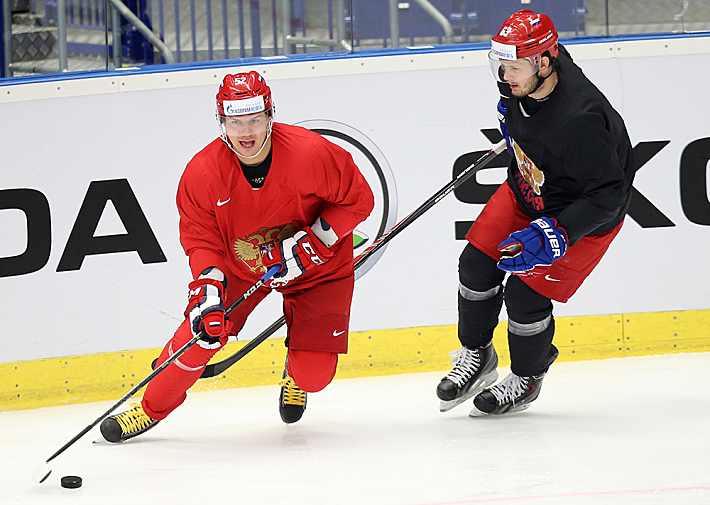 Вчера. Острава. Тренировка сборной России. Сергей ШИРОКОВ (слева) против Евгения ДАДОНОВА. Фото - Сергей БАБУНОВ, пресс-служба сборной России