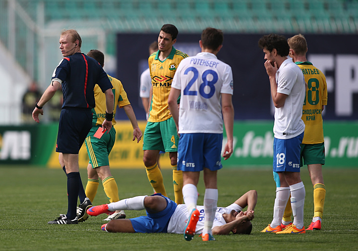 Георгий БУКУР (№11) получил красную карточку в матче с