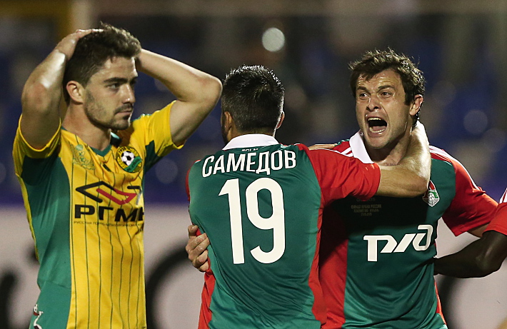 Радость Александра САМЕДОВА и Алана КАСАЕВА. Фото - Артем КОРОТАЕВ/ТАСС