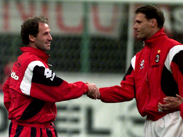 Франко БАРЕЗИ и Марко ВАН БАСТЕН (справа). Фото - REUTERS