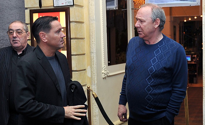 Дмитрий АЛЕНИЧЕВ перед записьюе программы Александра ЛЬВОВА (слева)