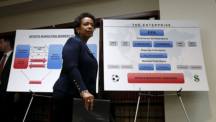 Вчера. Нью-Йорк. Генпрокурор США Лоретта ЛИНЧ на фоне коррупционных схем ФИФА. Фото - REUTERS