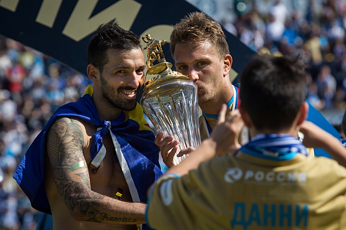 ДАННИ (слева) - одна из звезд, которая покидает Россию. Фото - Виктория ЛАМЗИНА/ФК