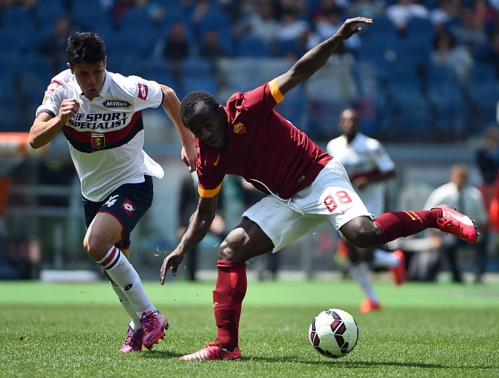 Сейду ДУМБЬЯ (справа) не может назвать дебют в