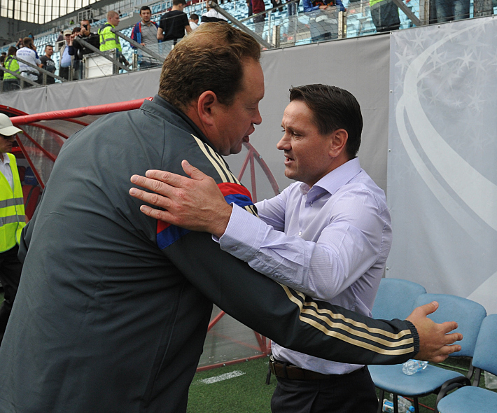 В этом сезоне Леонид СЛУЦКИЙ и Дмитрий АЛЕНИЧЕВ сыграли только один матч - на второй рулевой туляков отправил дублеров. Фото - Александр ФЕДОРОВ,