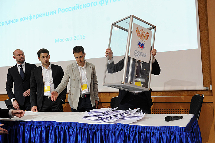 Воскресенье. Процедура подсчета голосов за отставку Николая Толстых. Фото Алексей ИВАНОВ,