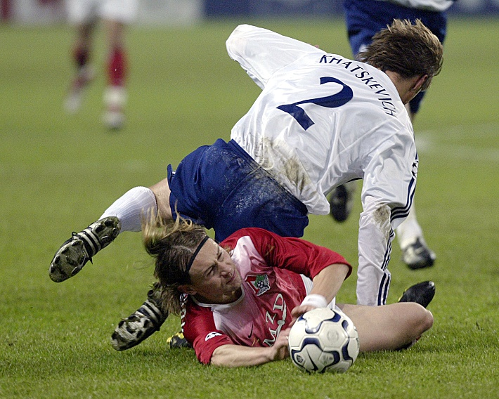 Александр ХАЦКЕВИЧ в борьбе с Владимиром МАМИНЫВОМ. Фото Александр ВИЛЬФ