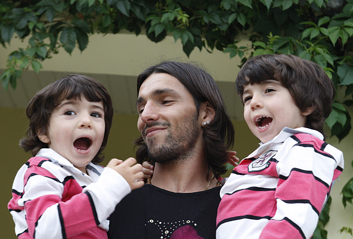 ДАННИ со своими сыновьями. Фото Александр ФЕДОРОВ,