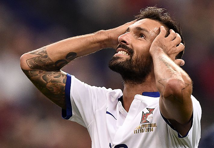 ДАННИ в футболке сборной Португалии. Фото AFP