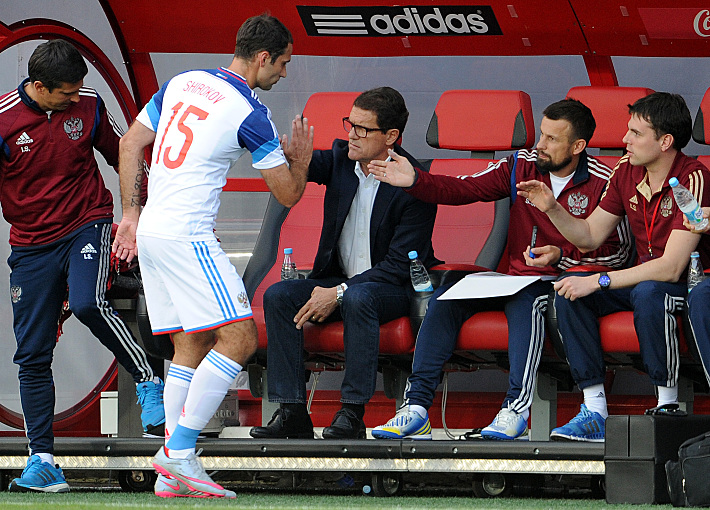 Роман ШИРОКОВ, Фабио КАПЕЛЛО и Сергей СЕМАК после замены капитана. Фото - Алексей ИВАНОВ,