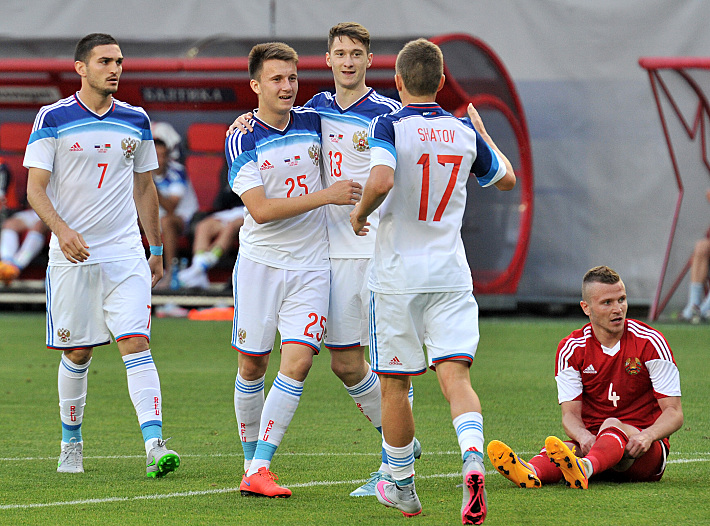 Магомед ОЗДОЕВ (№7), Александр ГОЛОВИН (№25), Алексей МИРАНЧУК (№13) и Олег ШАТОВ (№17). Фото Алексей ИВАНОВ,