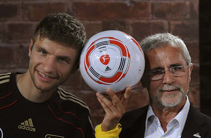 Июнь 2010 года. Томас МЮЛЛЕР и Герд МЮЛЛЕР. Фото - REUTERS